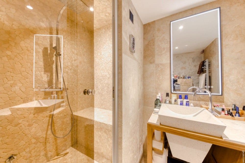 Shower room with travertine tiles and illuminated mirror, 2-bedroom apartment in the Port, Nice