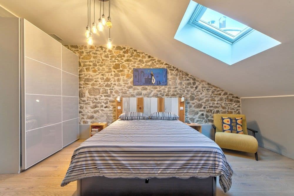 Attic bedroom with stone wall and skylight, 2-bedroom apartment in the Port, Nice