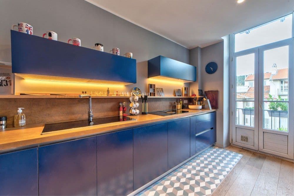 Kitchen with navy units, wooden worktop and French window, 2-bedroom apartment in the Port, Nice