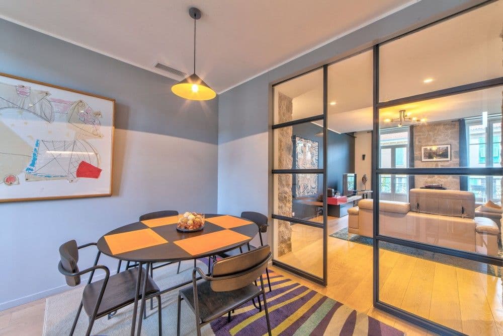 Dining area with glass-and-steel partition to the living room, 2-bedroom apartment in the Port, Nice