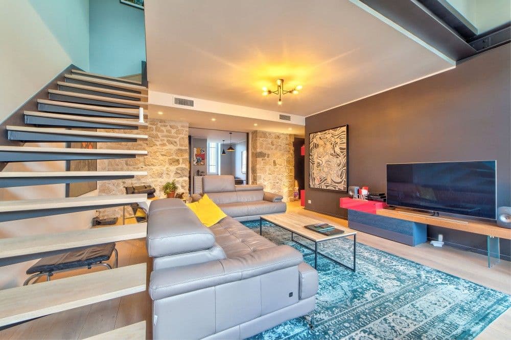 Living room seen from the floating staircase, 2-bedroom apartment in the Port, Nice