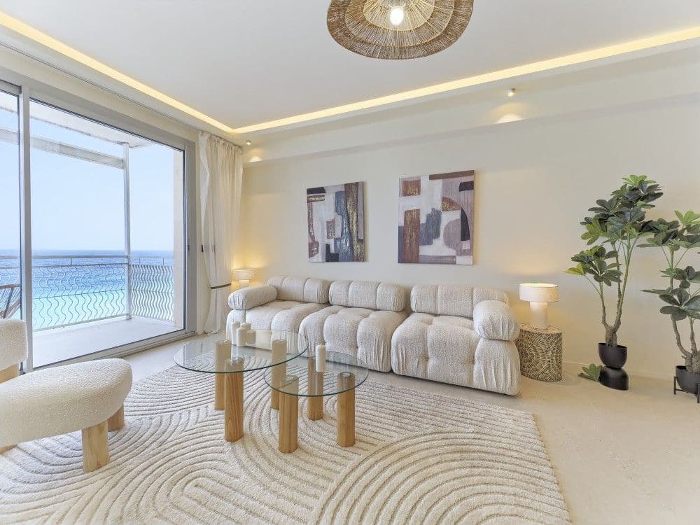 Living room with sofa, glass coffee tables and sea view, 2-bedroom apartment in the Promenade des Anglais, Nice