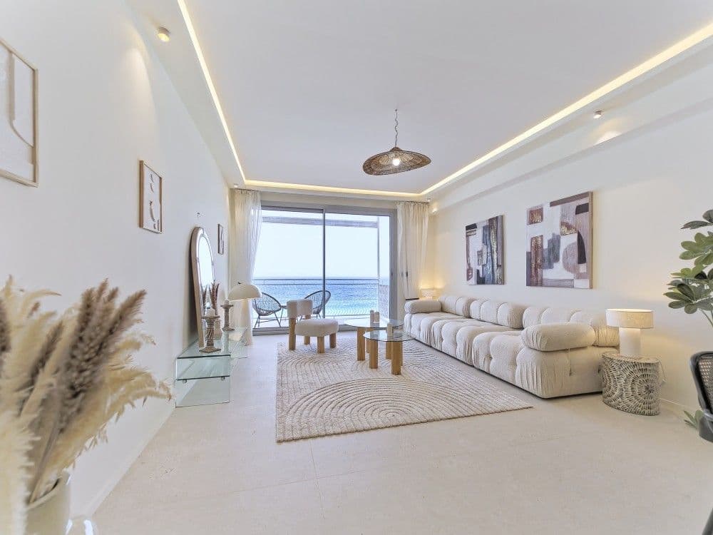 Living room with sliding doors to the sea-view balcony, 2-bedroom apartment in the Promenade des Anglais, Nice