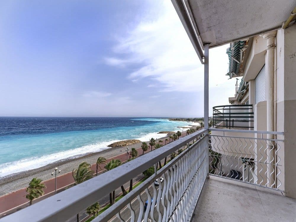 Balcony view along the beach and the Promenade des Anglais, 2-bedroom apartment in the Promenade des Anglais, Nice