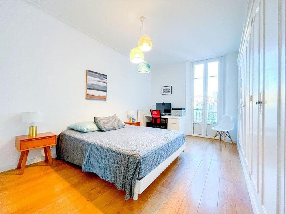 Bedroom with desk, wardrobe and French window, 2-bedroom apartment in central Nice