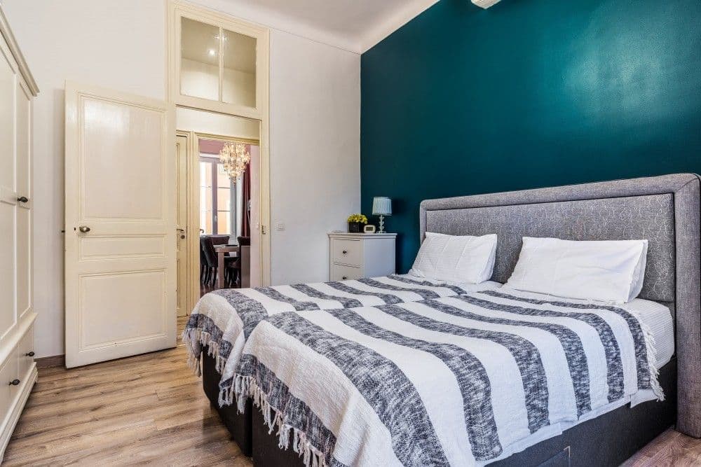 Bedroom with teal wall and upholstered headboard, 2-bedroom apartment in the Port, Nice
