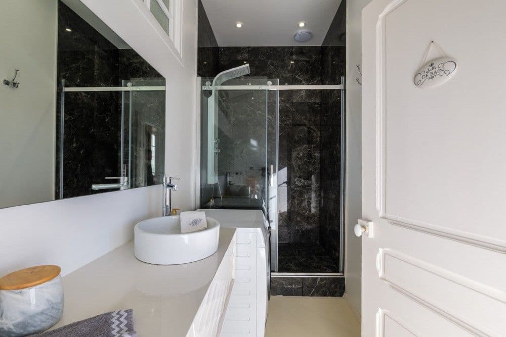 Shower room with black marble and vessel basin, 2-bedroom apartment in central Nice