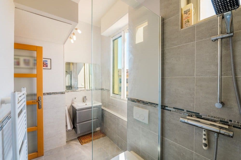 Shower room with walk-in shower and grey tiles, 1-bedroom apartment in central Nice
