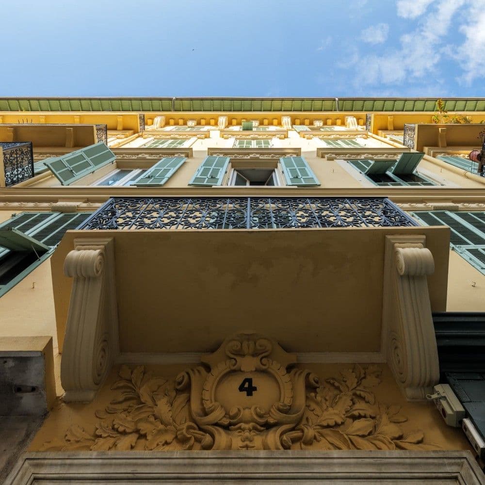 Carved stone balcony and entrance of the Belle Époque building, 2-bedroom apartment in central Nice