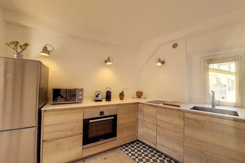 Kitchen with wooden units and window, 2-bedroom apartment in the Port, Nice