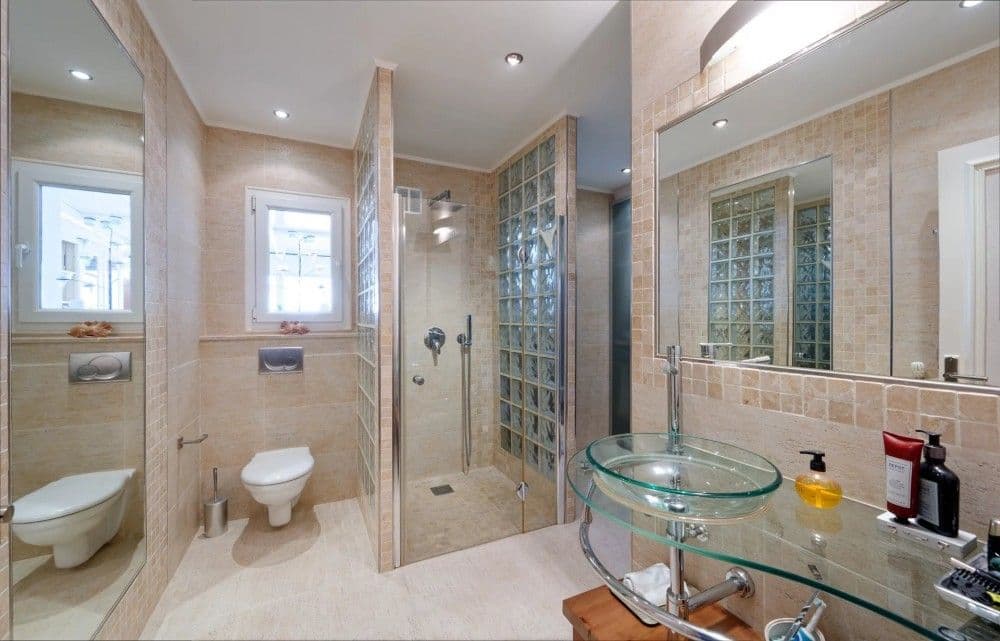Shower room with glass-block walls and two toilets, 3-bedroom villa in Fabron, Nice
