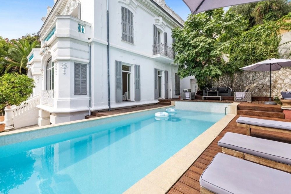 Belle Époque villa with a swimming pool and wooden deck, 4-bedroom villa in Mont Boron, Nice