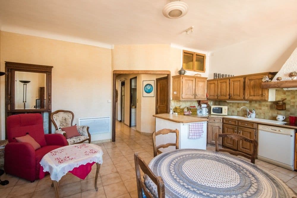 Living room with kitchen and dining table, 2-bedroom apartment in the Port, Nice