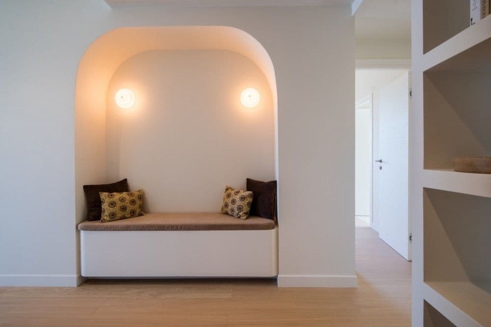 Window seat in an arched alcove, 2-bedroom apartment in Mont Boron, Nice