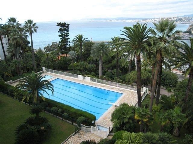 Residence pool among palm trees with the sea beyond, 2-bedroom apartment in Mont Boron, Nice