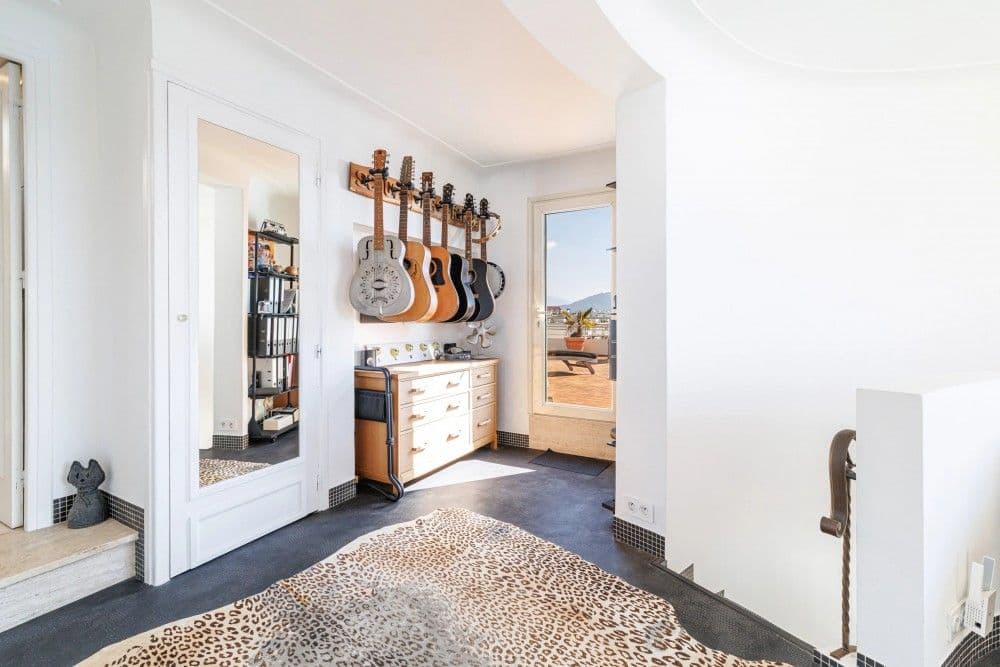 Hallway with guitars on the wall and a view to the terrace, 3-bedroom apartment in the Promenade des Anglais, Nice
