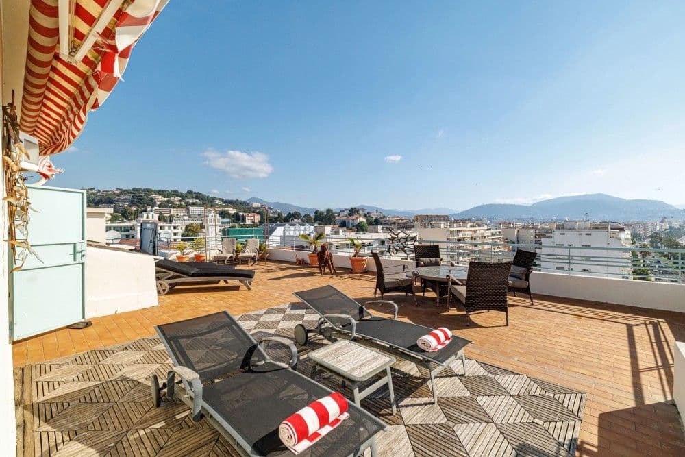 Roof terrace with awning, loungers and city views, 3-bedroom apartment in the Promenade des Anglais, Nice