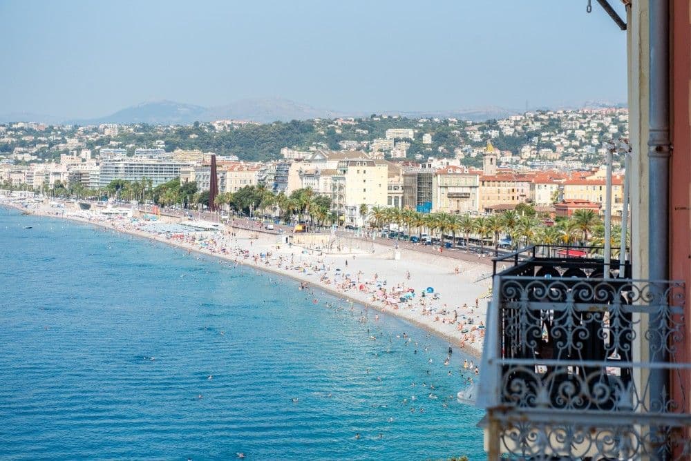 View over the beach and the Promenade towards the city, 3-bedroom apartment in the Promenade des Anglais, Nice