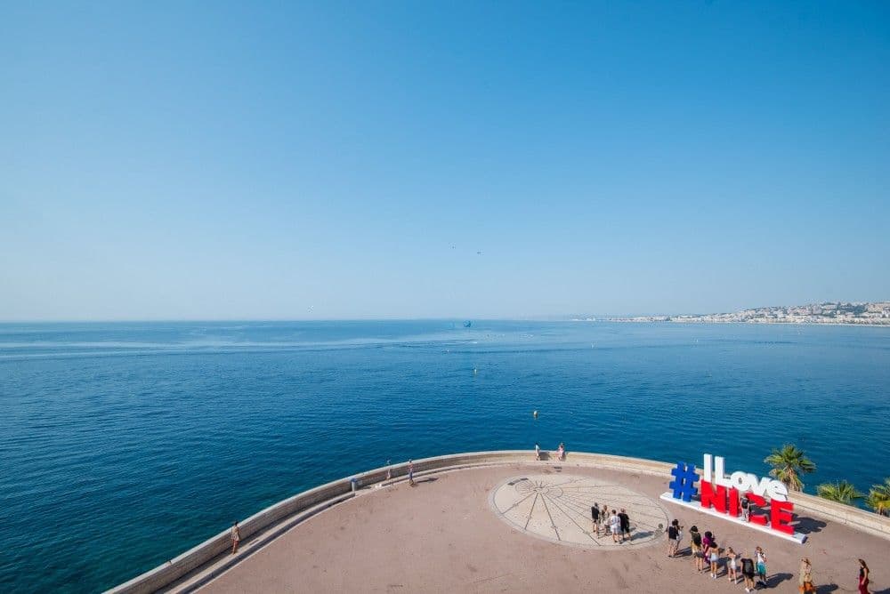 Sea view over the Rauba Capeu point from the apartment, 3-bedroom apartment in the Promenade des Anglais, Nice