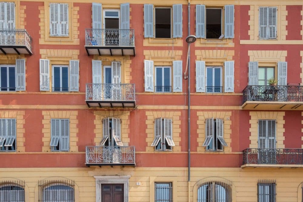 Belle Époque façade in red ochre with green shutters, 3-bedroom apartment in the Promenade des Anglais, Nice