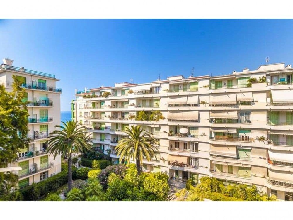 Seafront residence with gardens and palm trees, 1-bedroom apartment in the Promenade des Anglais, Nice