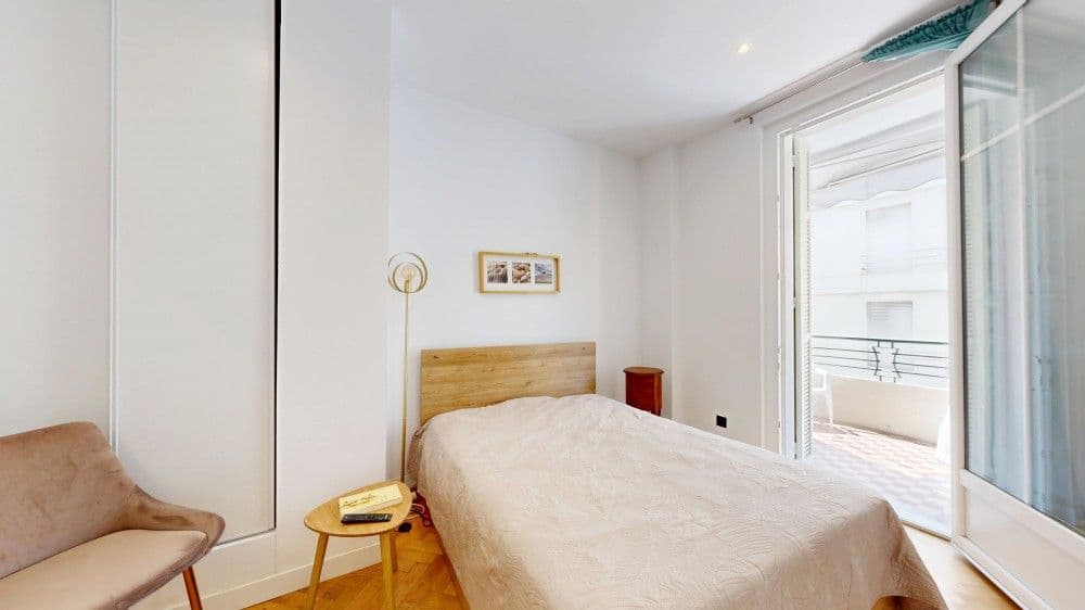 Bedroom with doors to the balcony, 1-bedroom apartment in the Promenade des Anglais, Nice