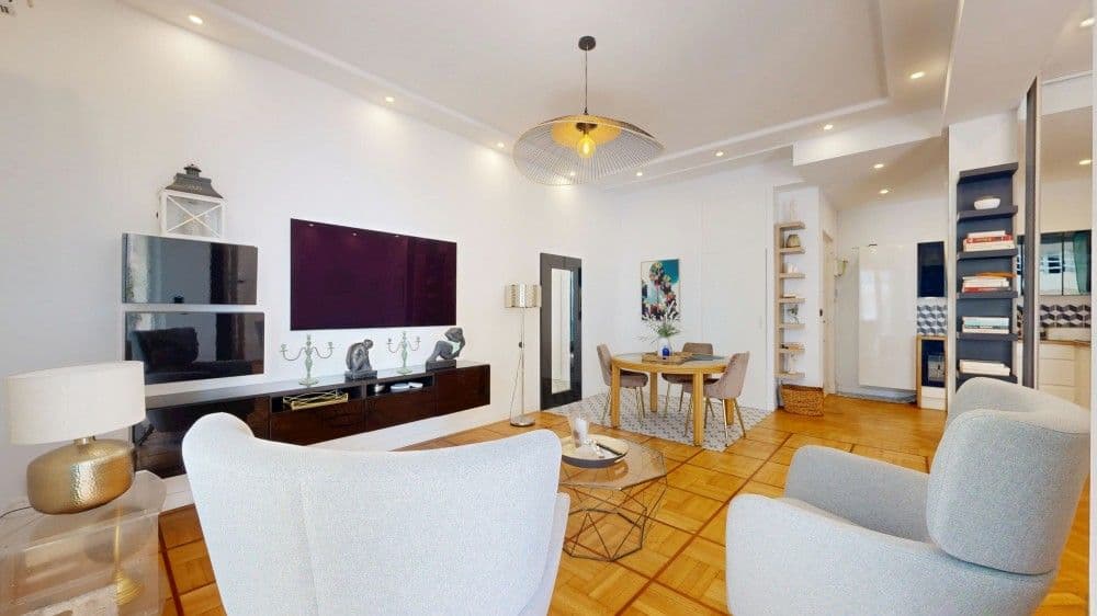 Living room with armchairs and dining area, 1-bedroom apartment in the Promenade des Anglais, Nice