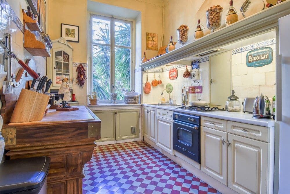 Kitchen with chequered tiled floor, butcher’s block and garden view, 2-bedroom apartment in central Nice