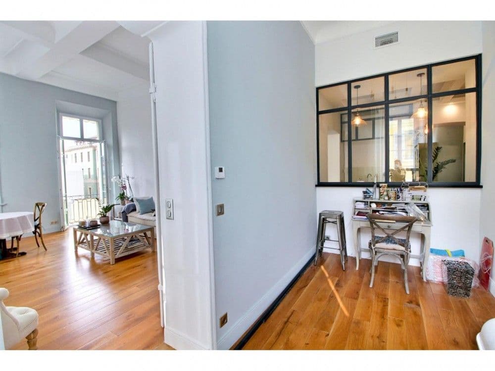Living room with study nook behind a glass partition, 2-bedroom apartment in the Old Town, Nice