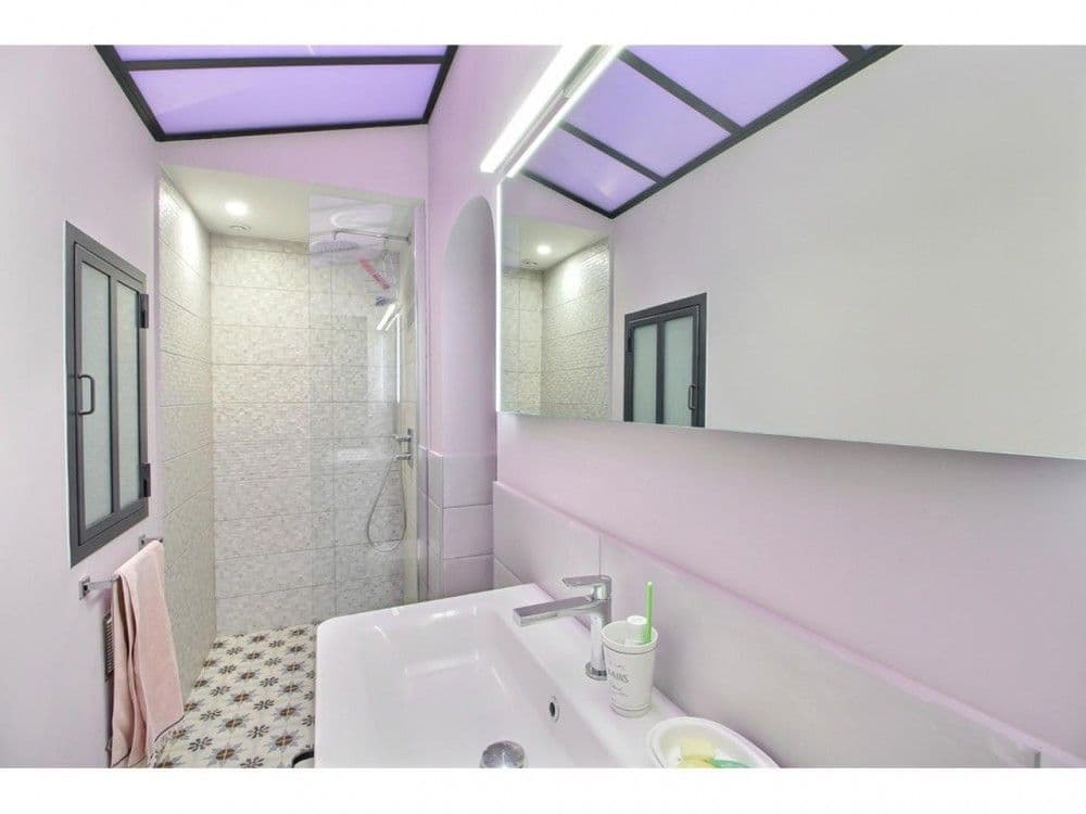 Shower room with skylight, mosaic floor and walk-in shower, 2-bedroom apartment in the Old Town, Nice