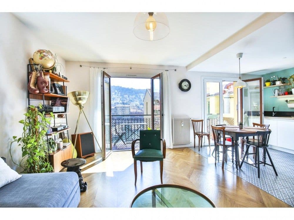 Living and dining room opening onto the balcony, 2-bedroom apartment in the Port, Nice