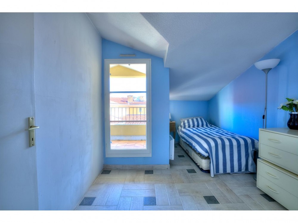 2 bed Property For Sale in Nice,  - 8
