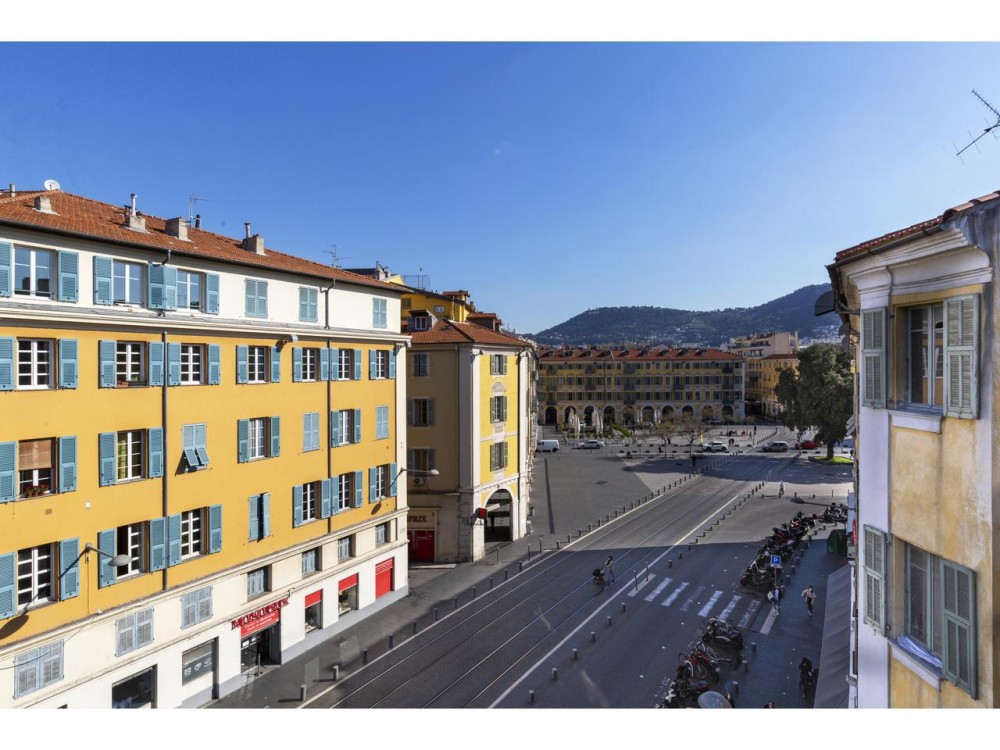 3 bed Property For Sale in Nice,  - 12