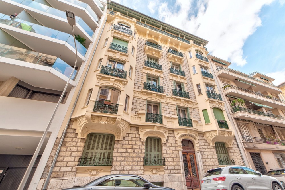 1 bed Property For Sale in Nice,  - 14