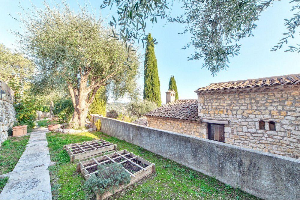 4 bed Property For Sale in Outside Nice,  - thumb 19