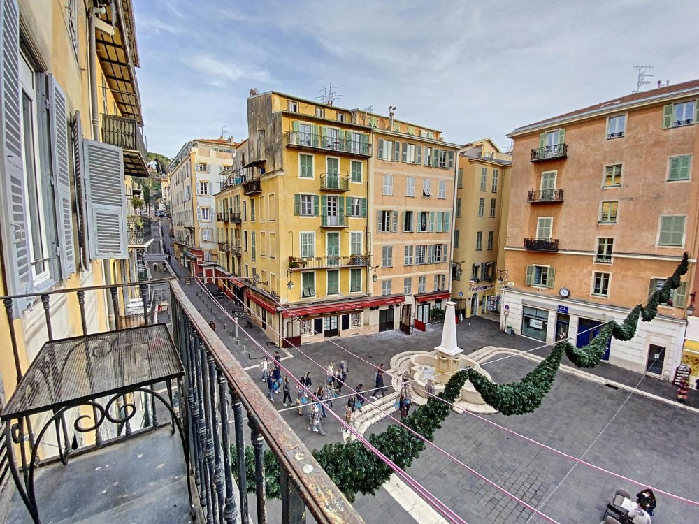 2 bed Property For Sale in Nice,  - 4