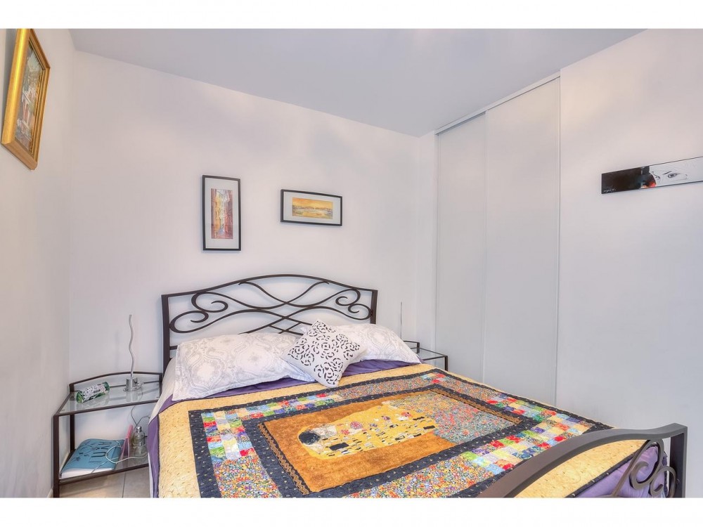 2 bed Property For Sale in Nice,  - 11