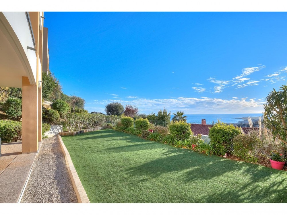 2 bed Property For Sale in Nice,  - thumb 3