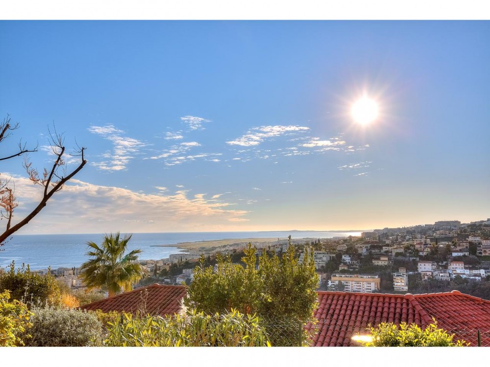 2 bed Property For Sale in Nice,  - 1