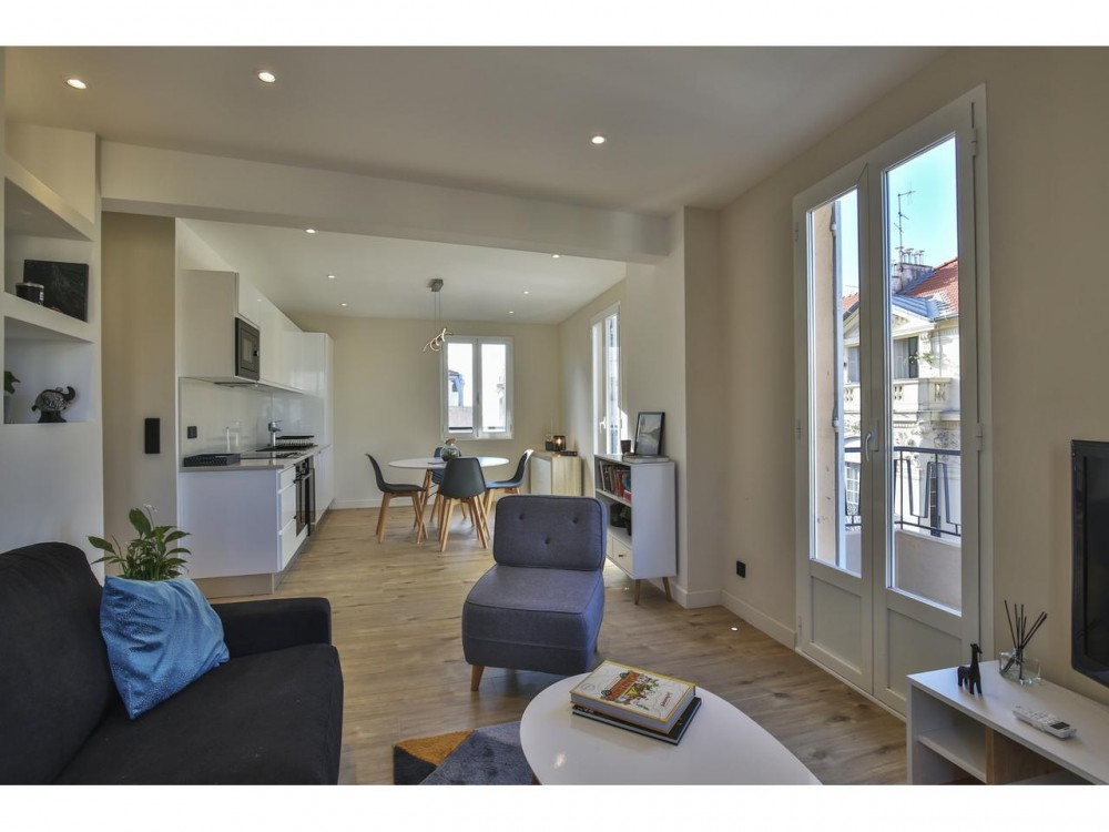 1 bed Property For Sale in Nice,  - 4