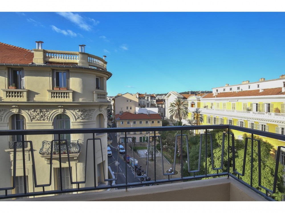 1 bed Property For Sale in Nice,  - 6
