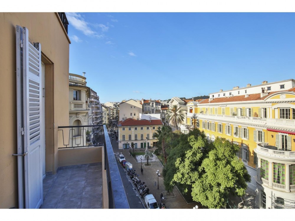 1 bed Property For Sale in Nice,  - 8