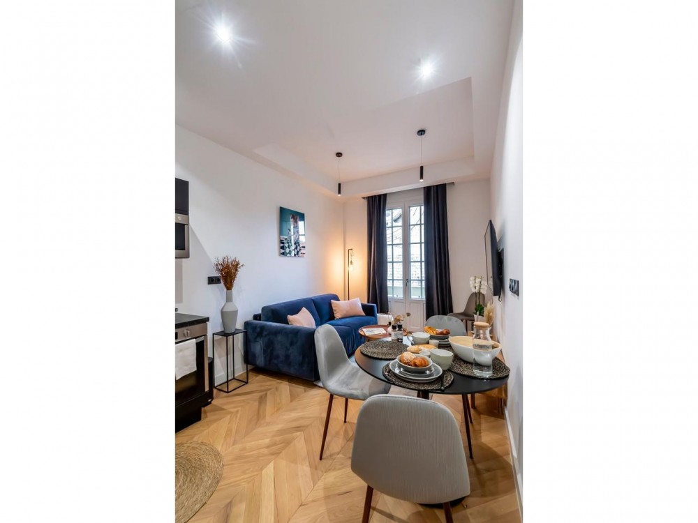 1 bed Property For Sale in Nice,  - 2