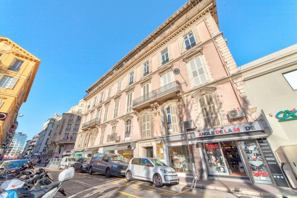 2 bed Property For Sale in Nice,  - 21