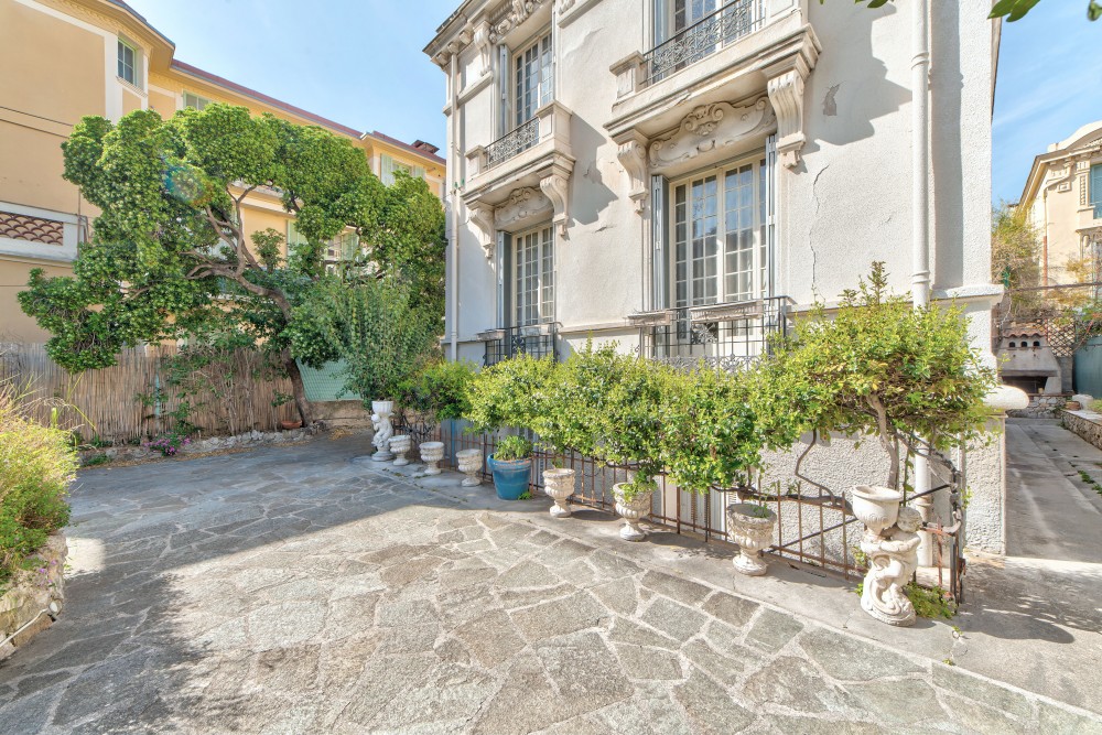 8 bed Property For Sale in Nice,  - 4