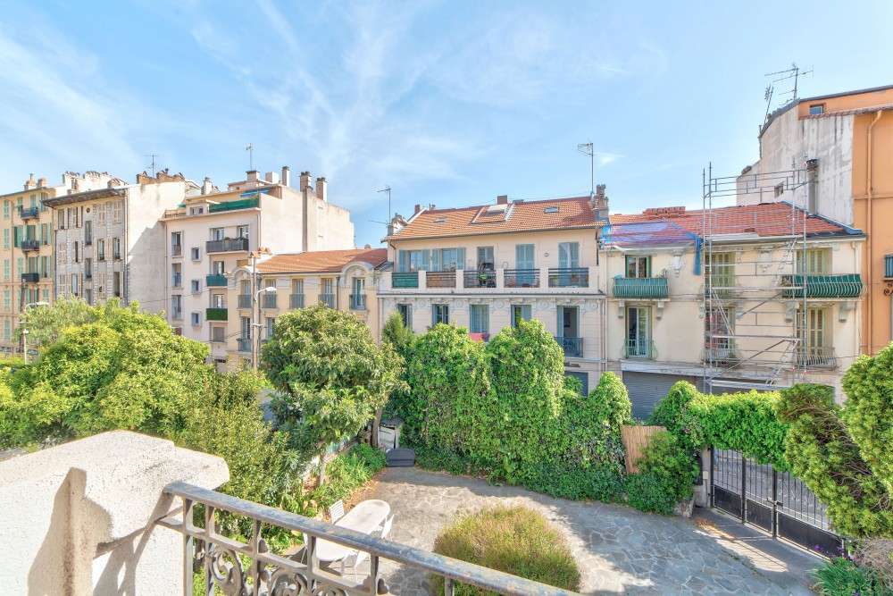 8 bed Property For Sale in Nice,  - 28