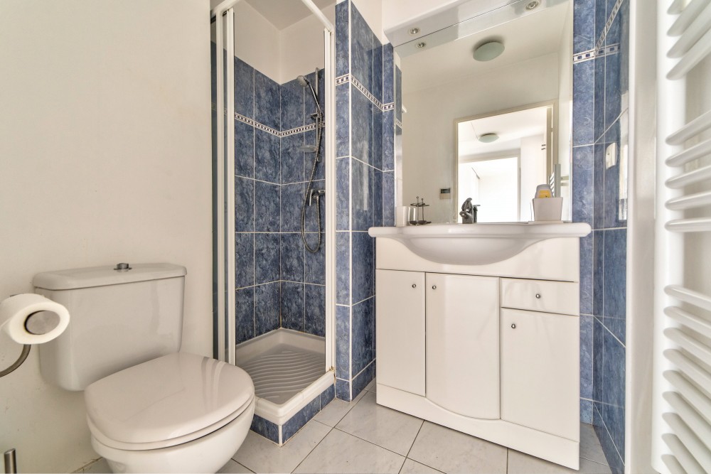 1 bed Property For Sale in Nice,  - 7