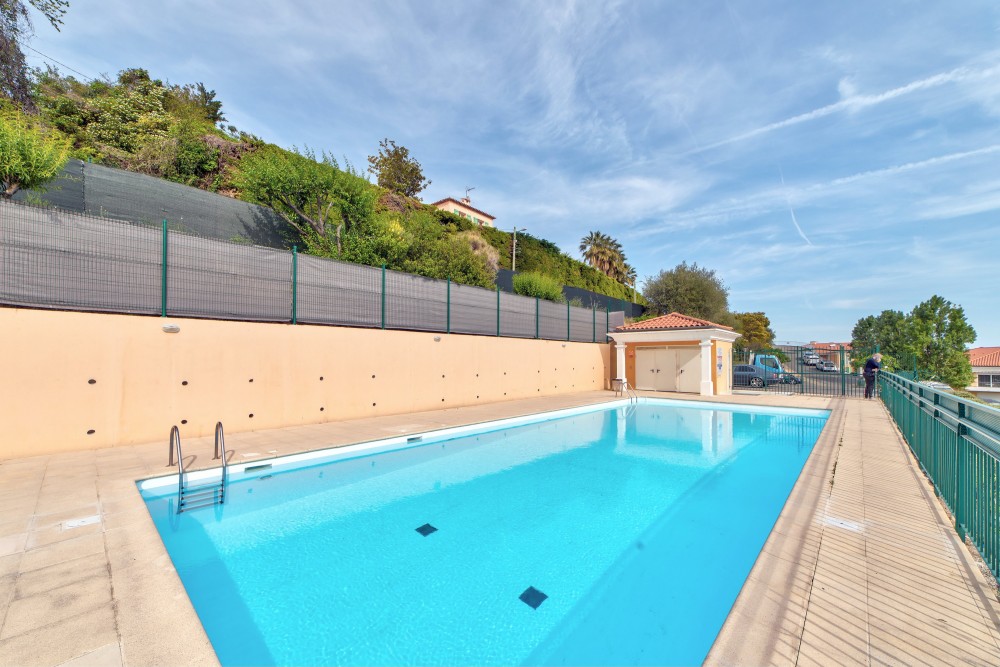 1 bed Property For Sale in Nice,  - 19