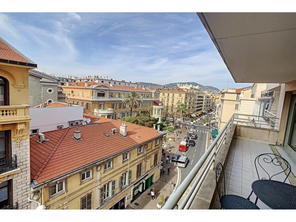 1 bed Property For Sale in Nice,  - 3