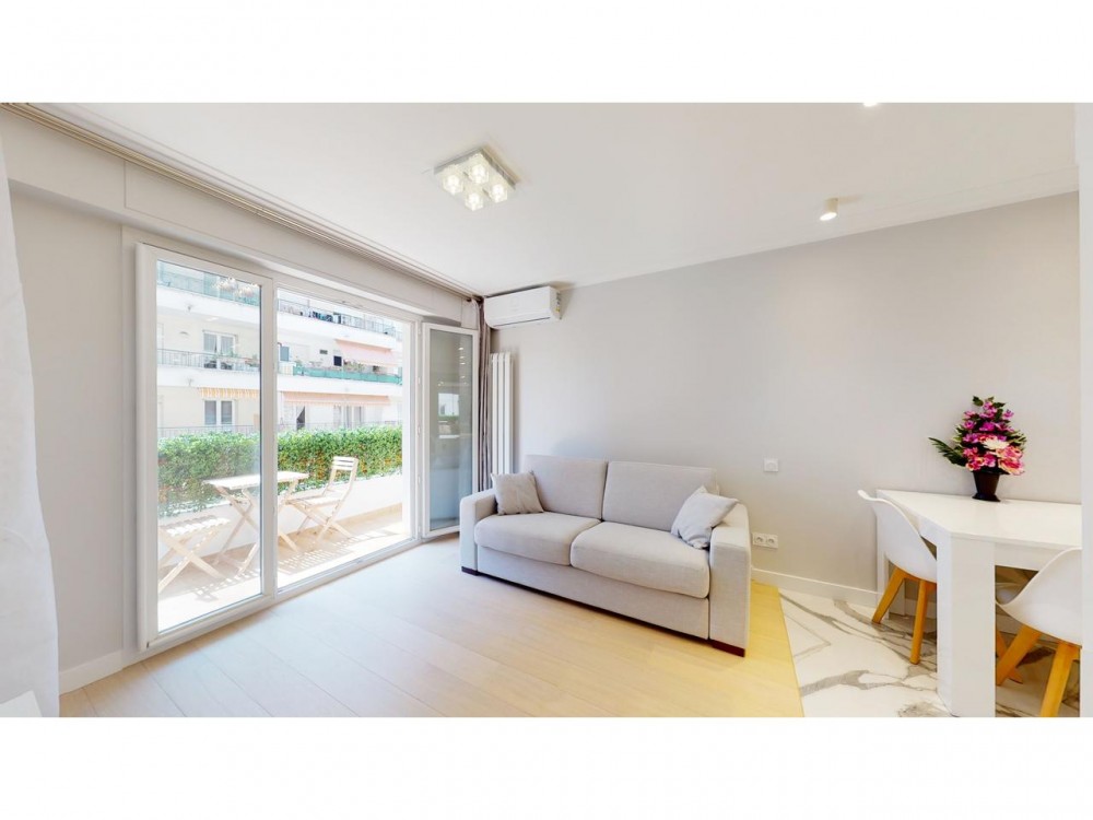 2 bed Property For Sale in Nice,  - thumb 2